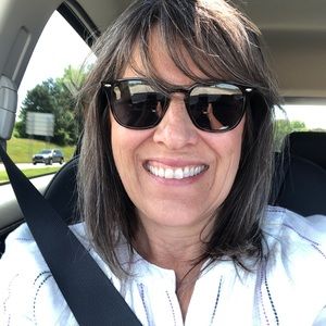 Meet your Posher, Laura